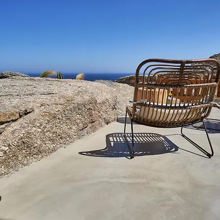 Teal Rock Mykonos * אנו מרה