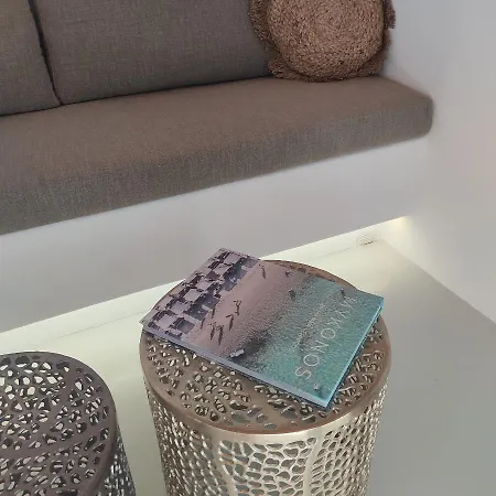 Teal Rock Mykonos אנו מרה